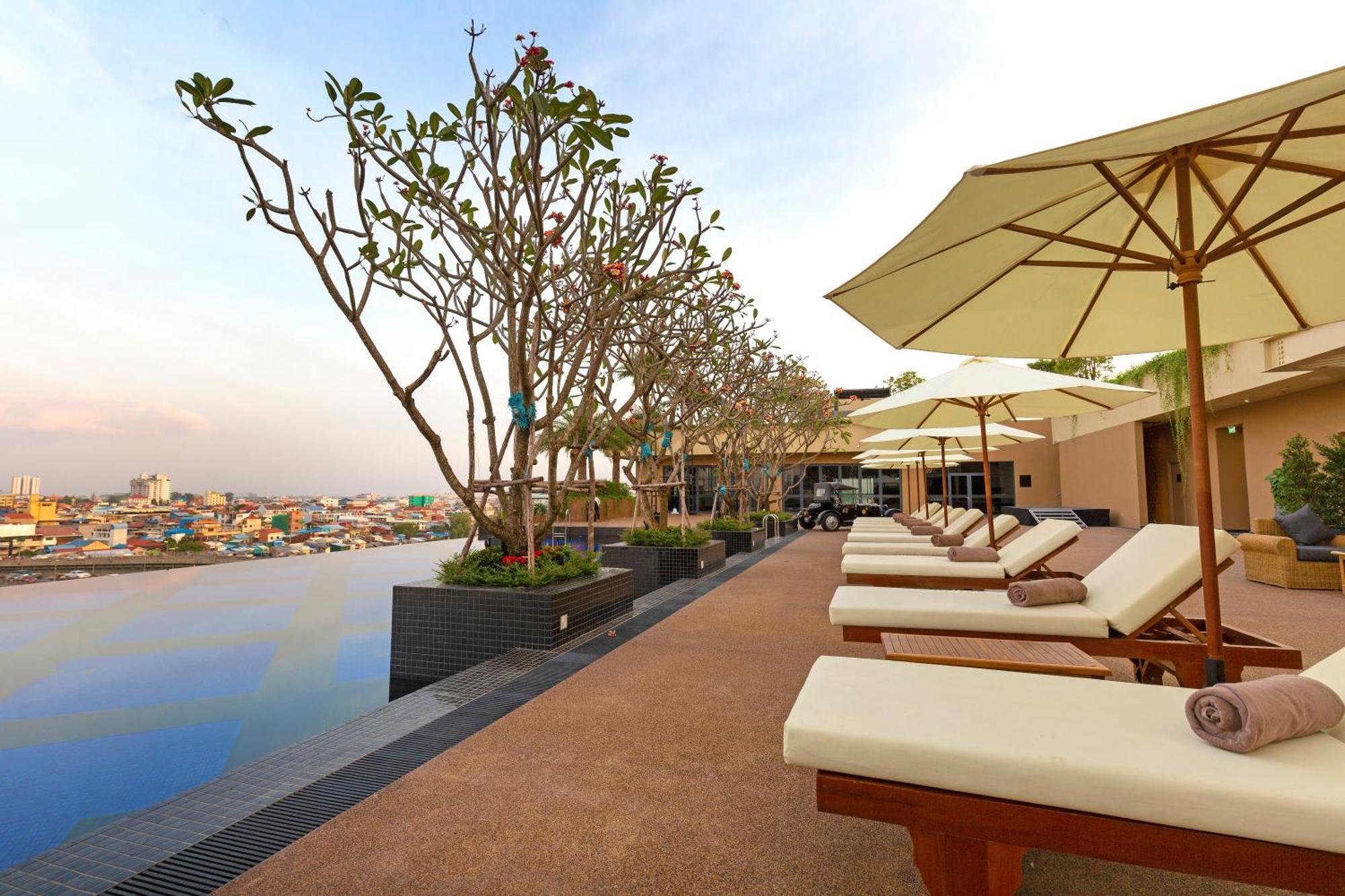 Sun & Moon, Riverside Hotel Phnom Penh Eksteriør billede
