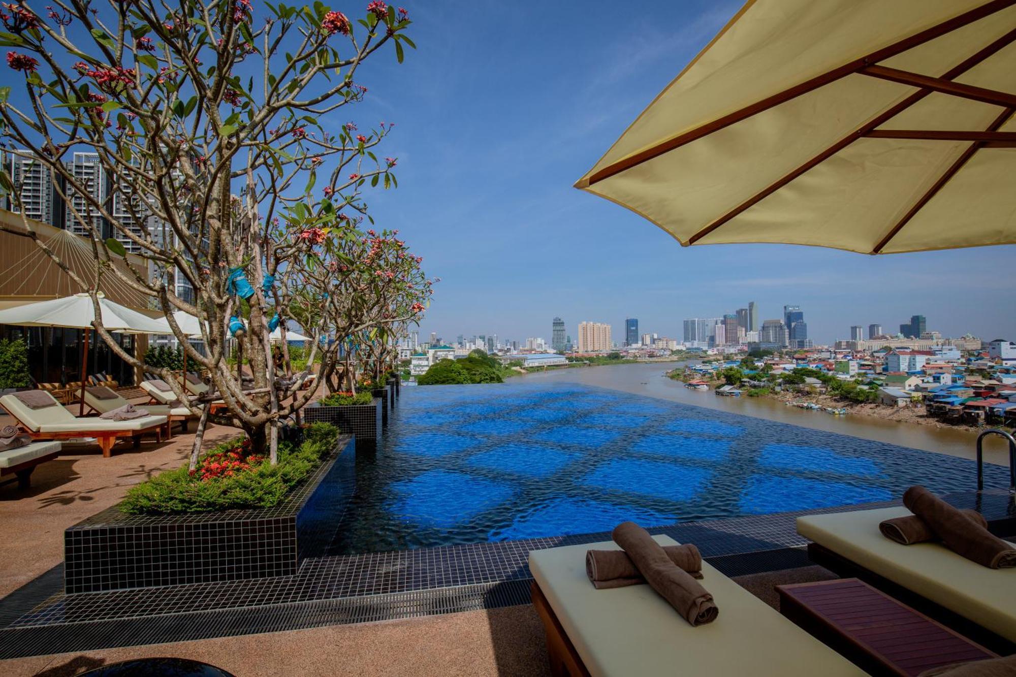 Sun & Moon, Riverside Hotel Phnom Penh Eksteriør billede