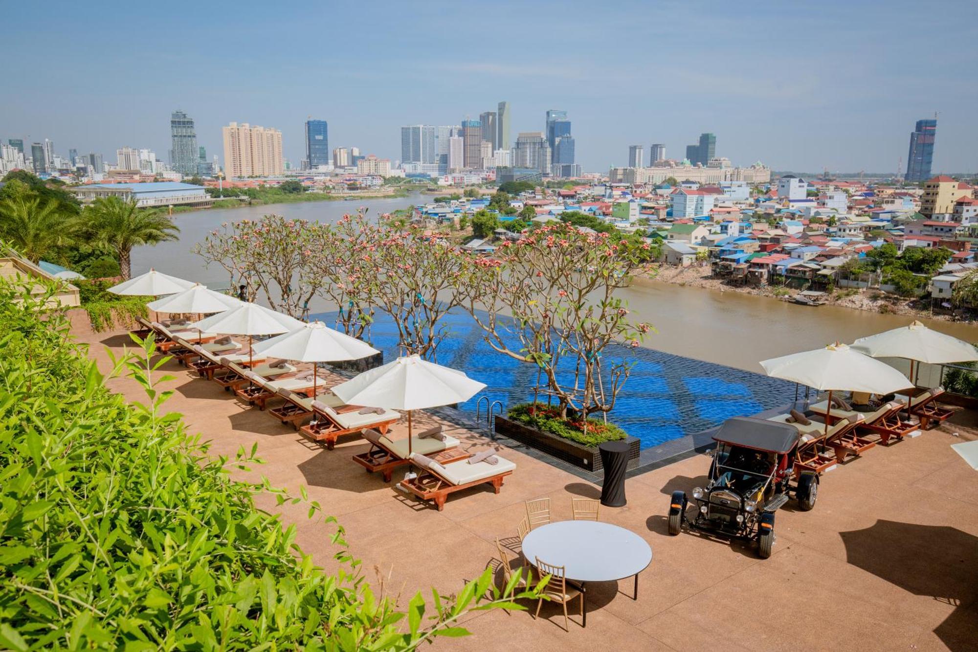 Sun & Moon, Riverside Hotel Phnom Penh Eksteriør billede