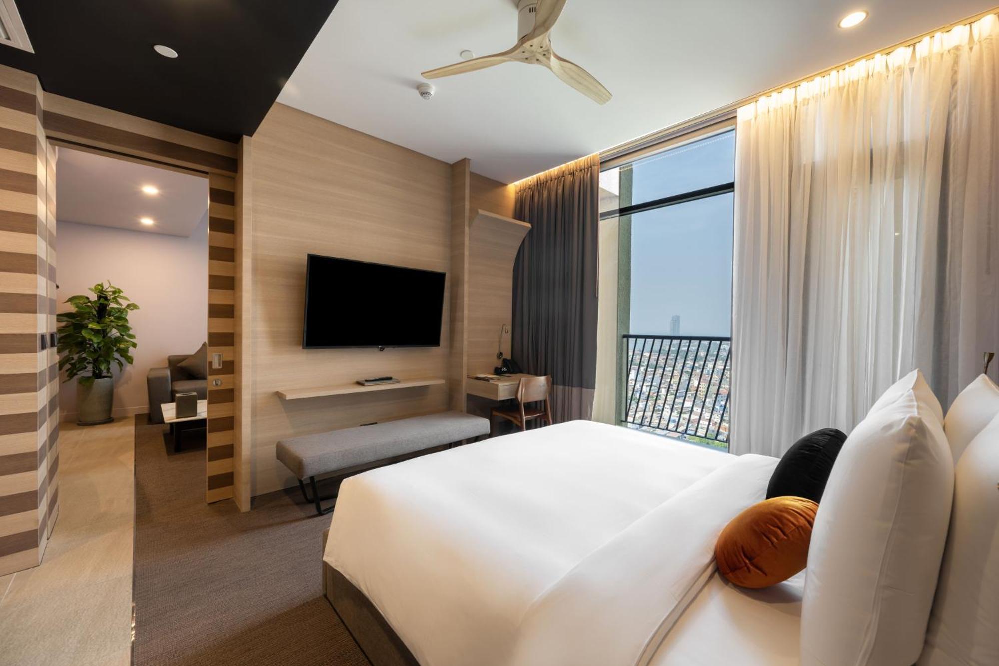Sun & Moon, Riverside Hotel Phnom Penh Eksteriør billede