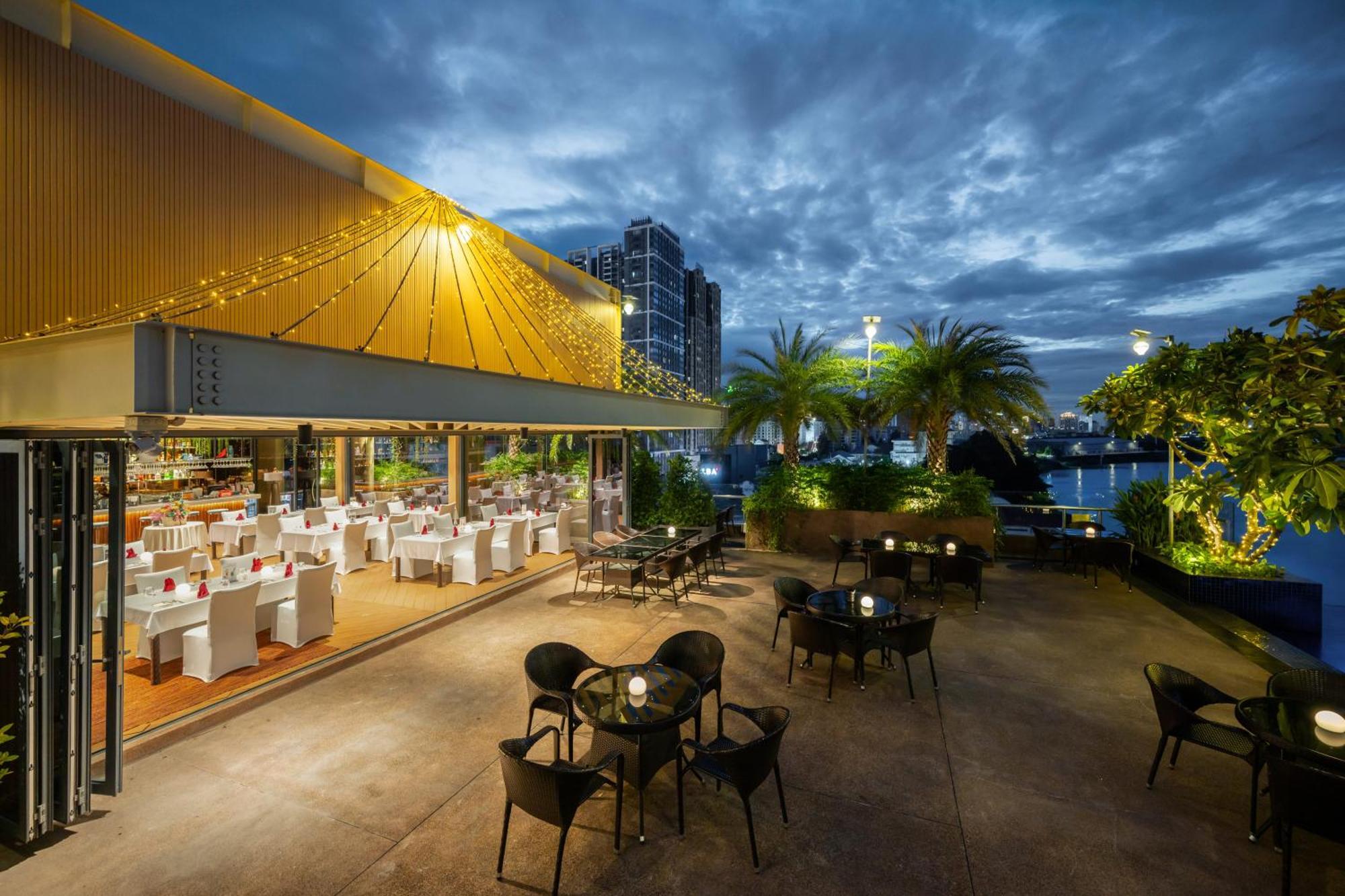 Sun & Moon, Riverside Hotel Phnom Penh Eksteriør billede